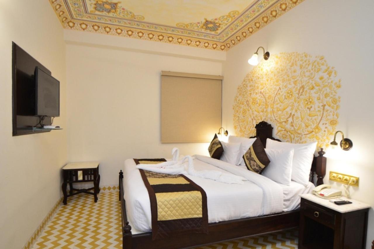 ג'איפור Nirbana Palace - A Heritage Hotel And Spa מראה חיצוני תמונה