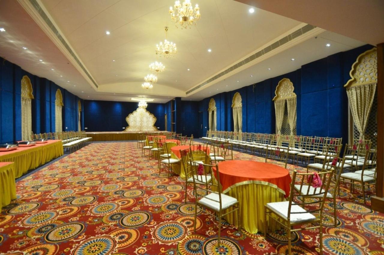 ג'איפור Nirbana Palace - A Heritage Hotel And Spa מראה חיצוני תמונה