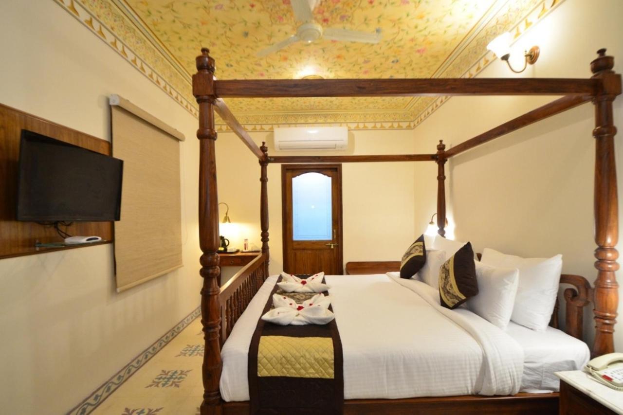 ג'איפור Nirbana Palace - A Heritage Hotel And Spa מראה חיצוני תמונה