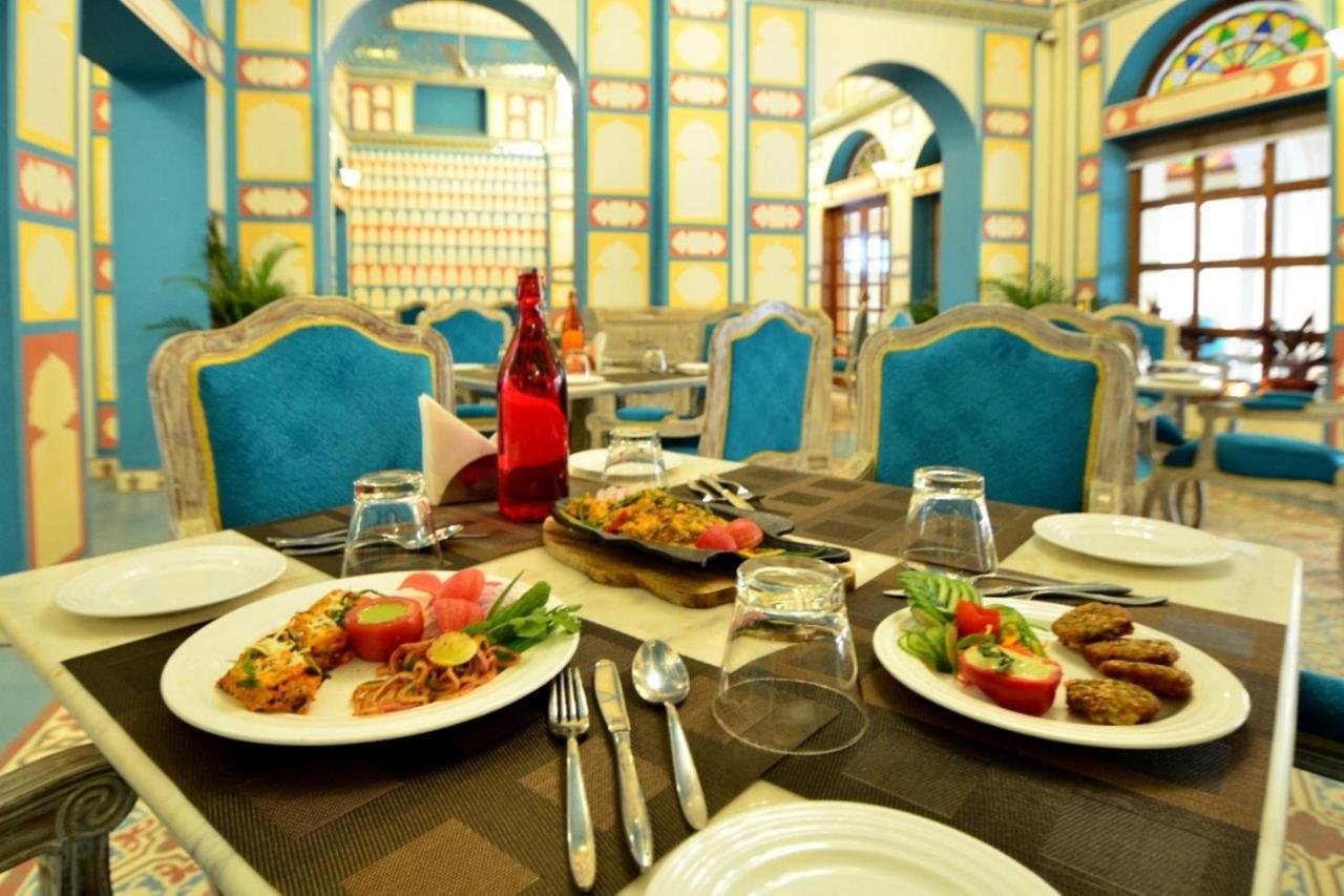 ג'איפור Nirbana Palace - A Heritage Hotel And Spa מראה חיצוני תמונה