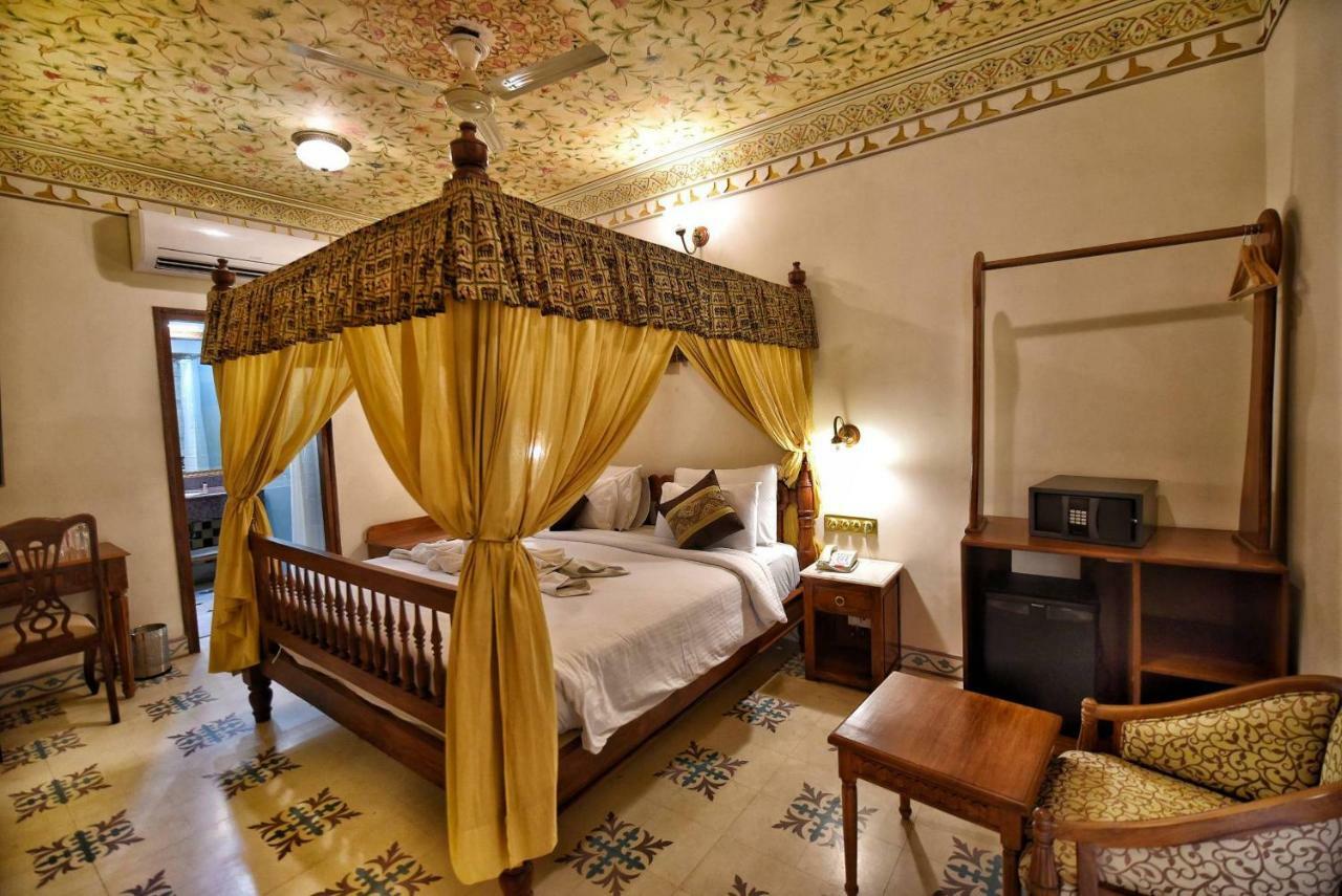 ג'איפור Nirbana Palace - A Heritage Hotel And Spa מראה חיצוני תמונה