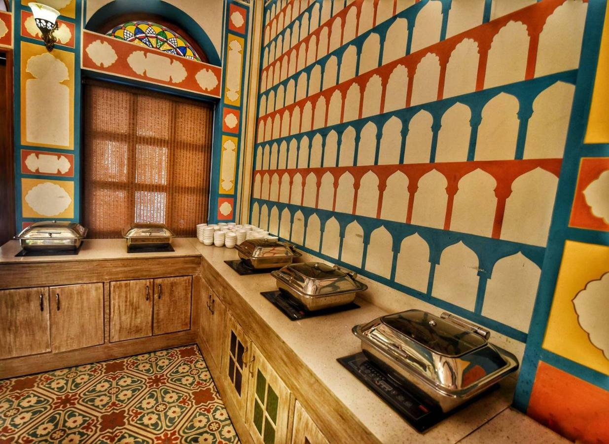 ג'איפור Nirbana Palace - A Heritage Hotel And Spa מראה חיצוני תמונה